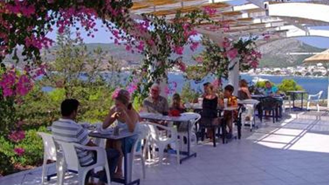 Kavos Bay Seafront Hotel
