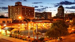 Hotels dichtbij San Joaquin Valley Town Hall Lecture with Cokie Roberts
