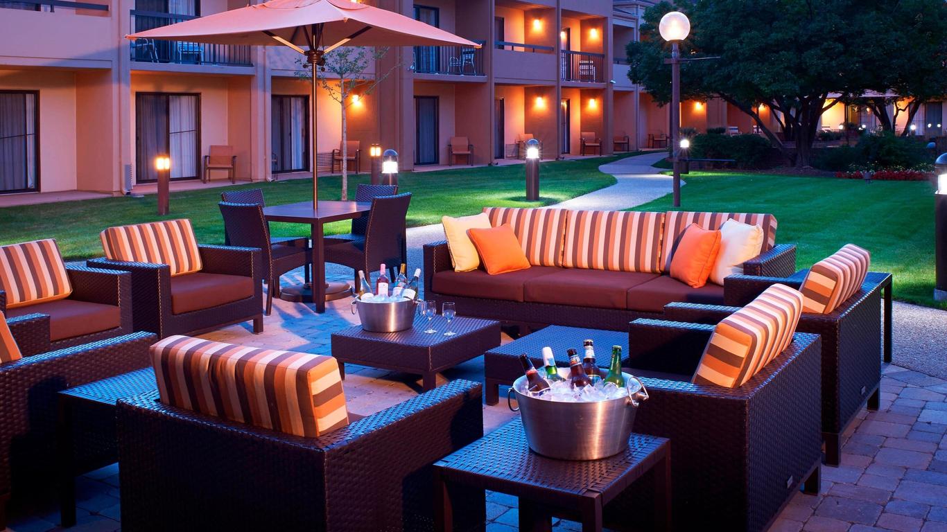Courtyard by Marriott Chicago Arlington Heights/South