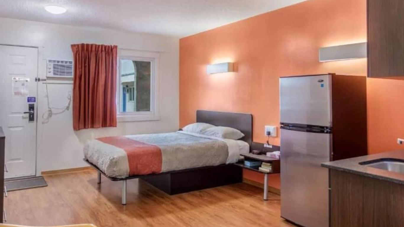 Motel 6 Camrose, Ab