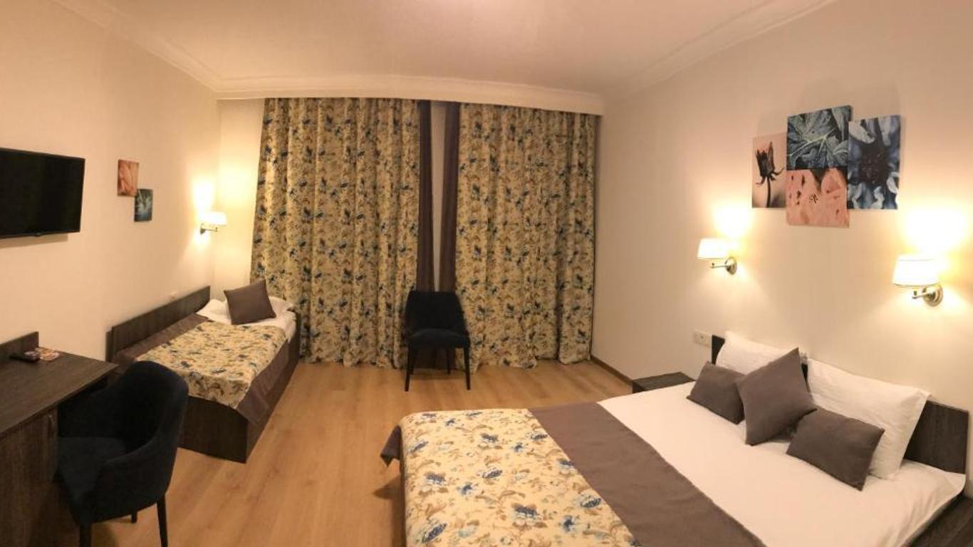 Non-stop hotel