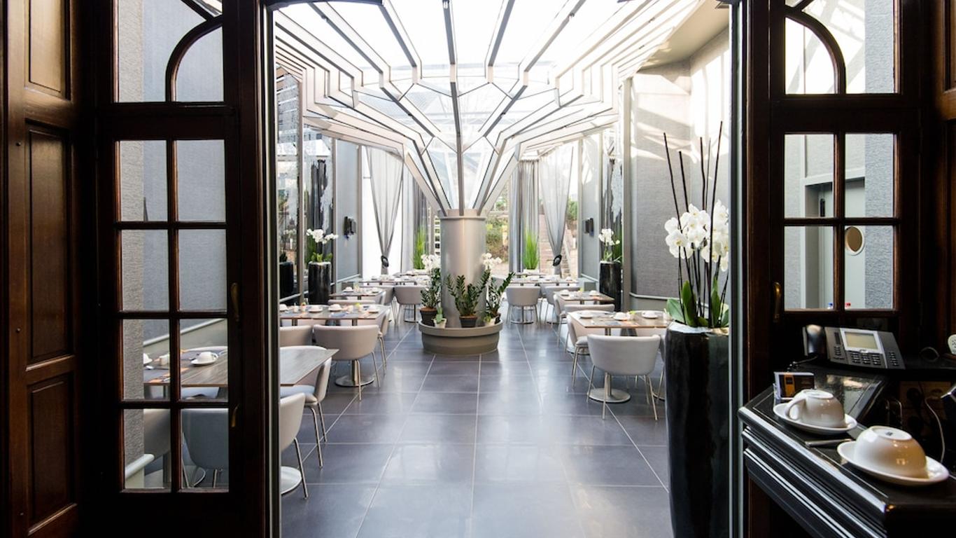 Le Pierre Hotel