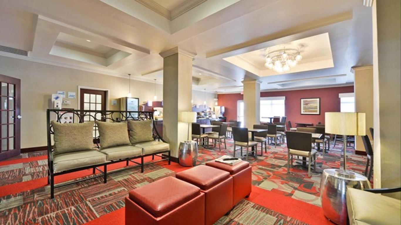 Holiday Inn Express & Suites Utica