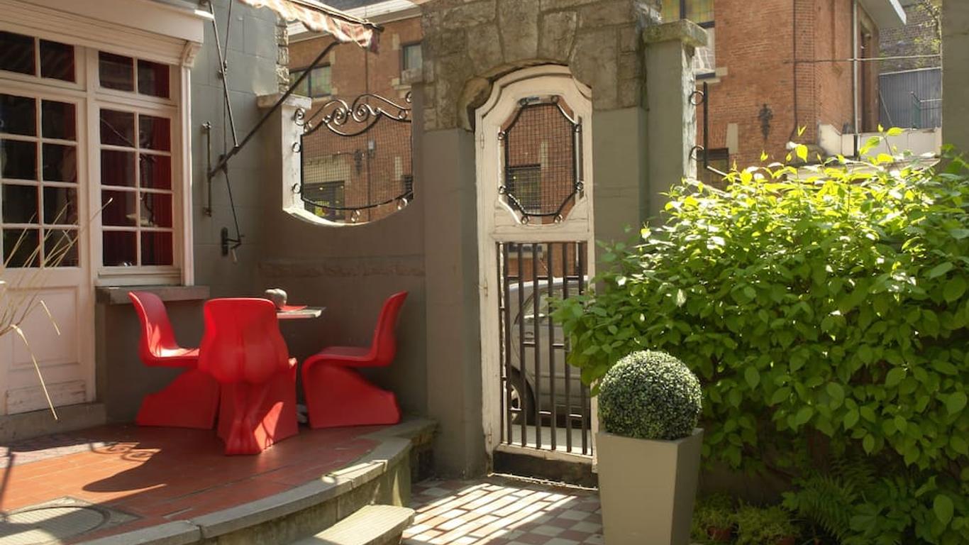 Monty Hotel