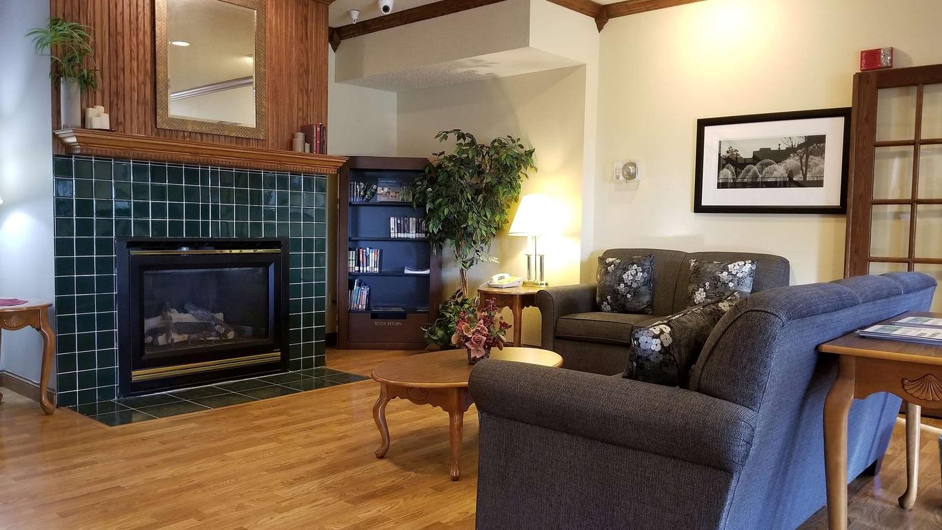 AmericInn by Wyndham Galesburg