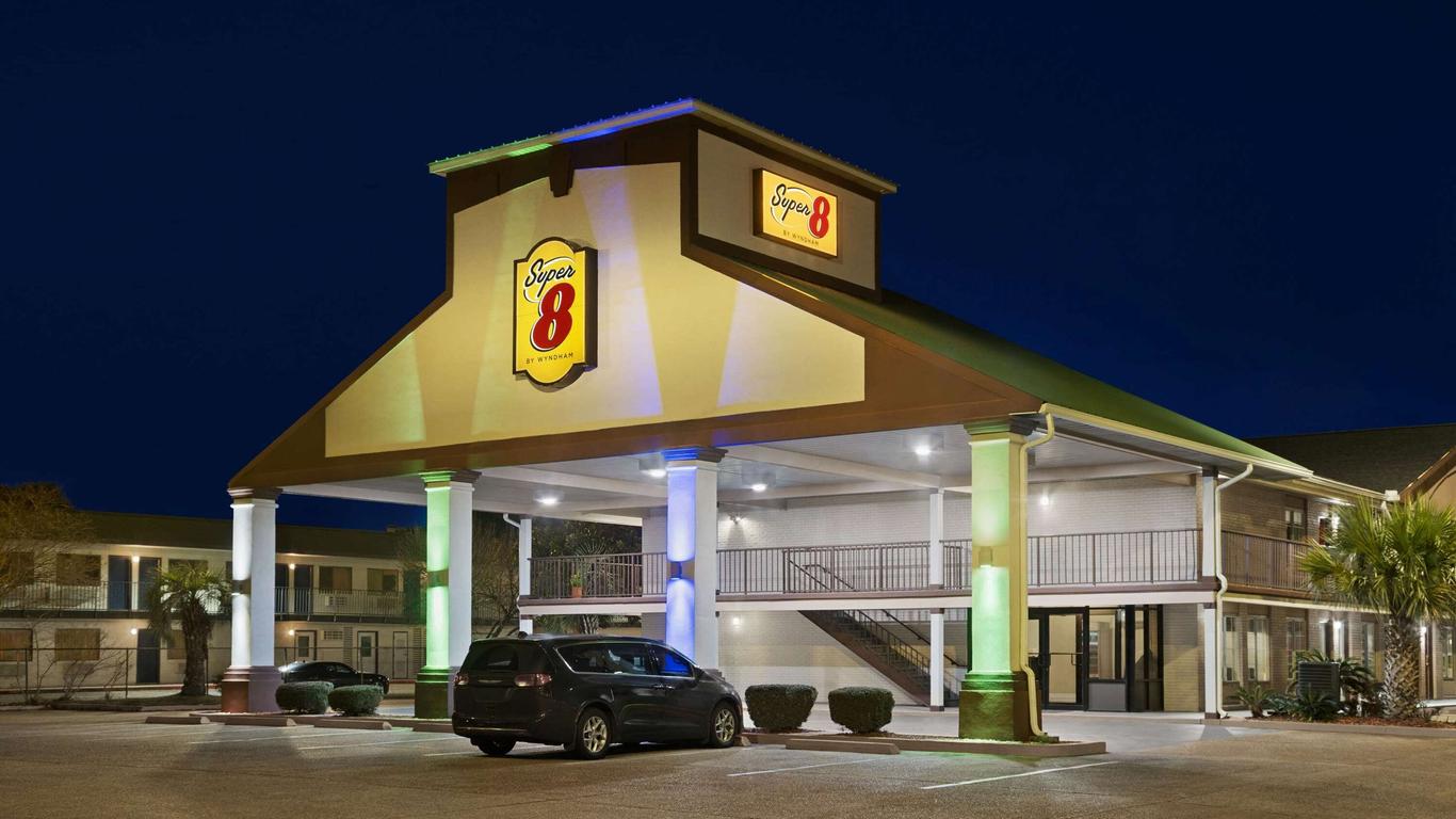 Super 8 by Wyndham Gulfport Biloxi Airport