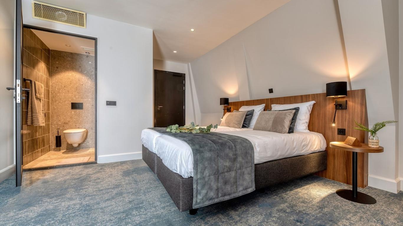 Boutique Hotel First City