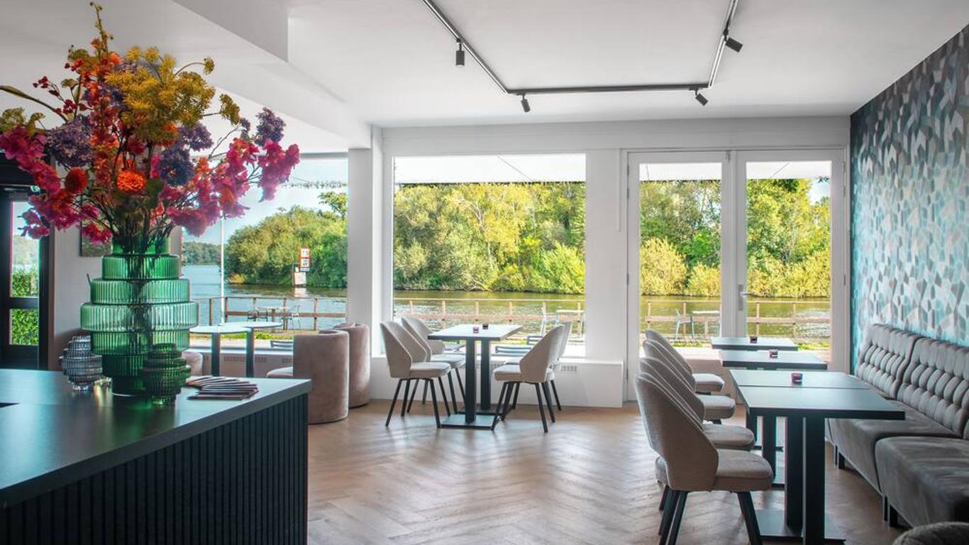 Amsterdam Lake Hotel