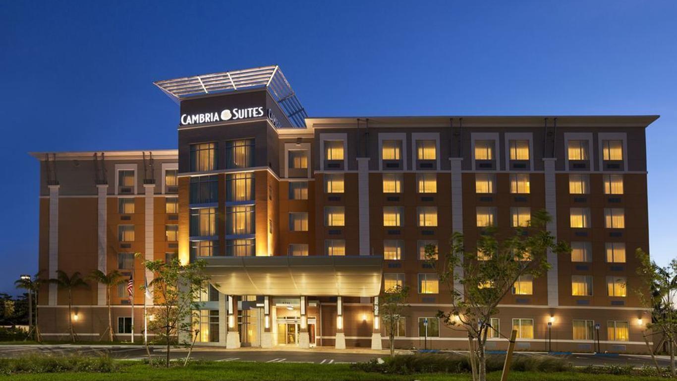 Holiday Inn Express Miami Airport-Blue Lagoon Area