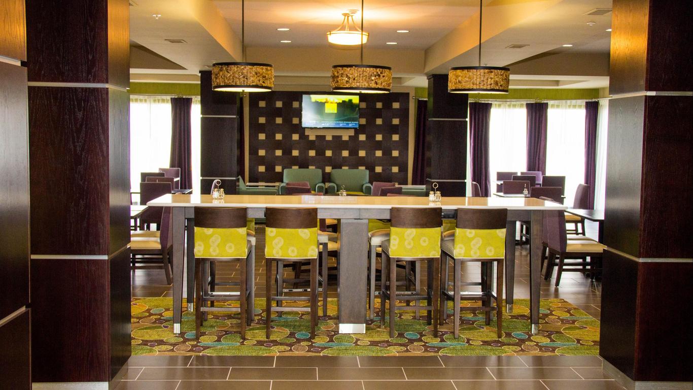 Holiday Inn Express & Suites Sikeston