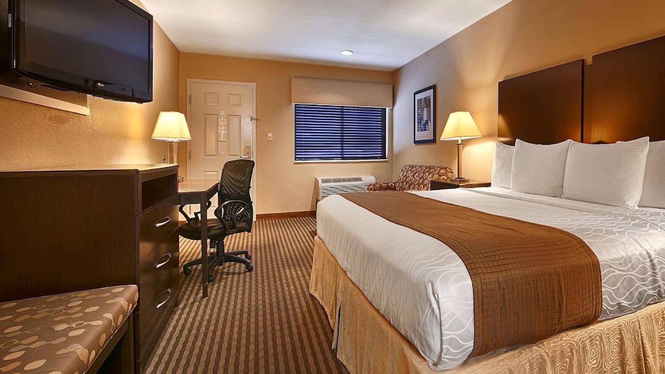 Best Western Cedar Inn