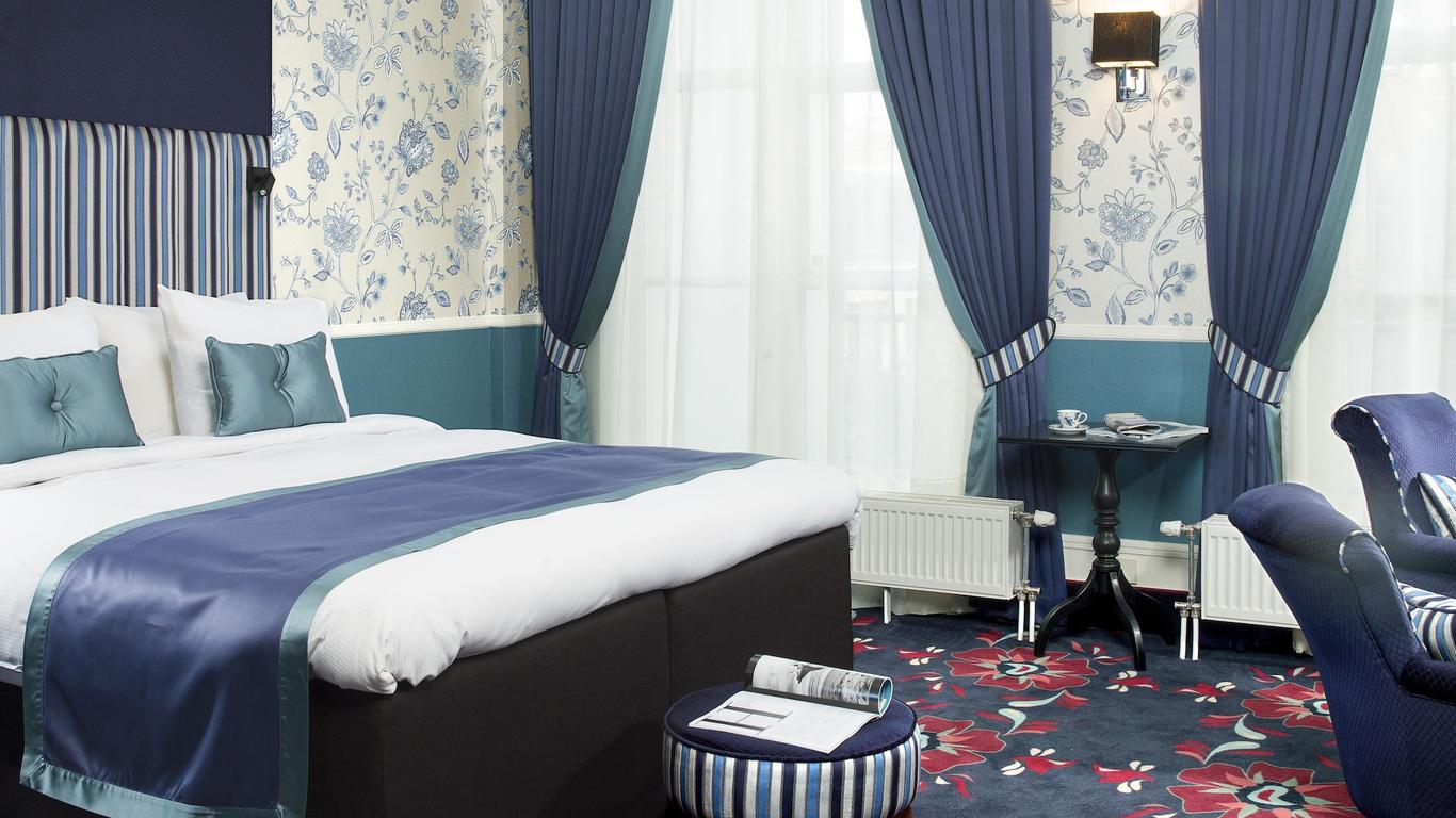 Carlton Ambassador Hotel