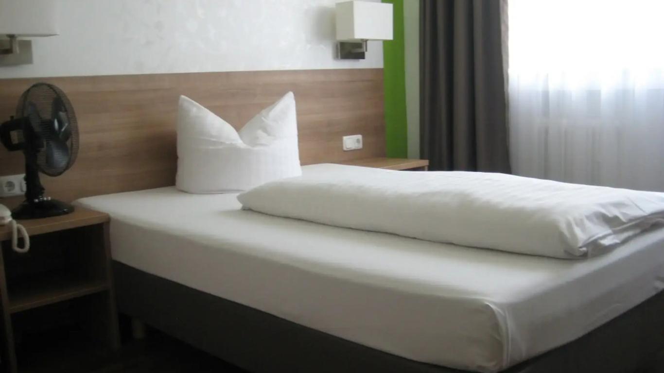 Hotel S16